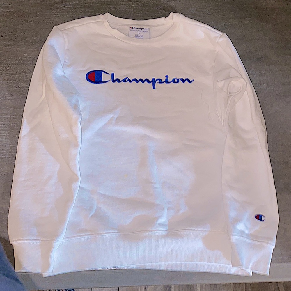 Champion hoodie no stains looks nice any outfit!